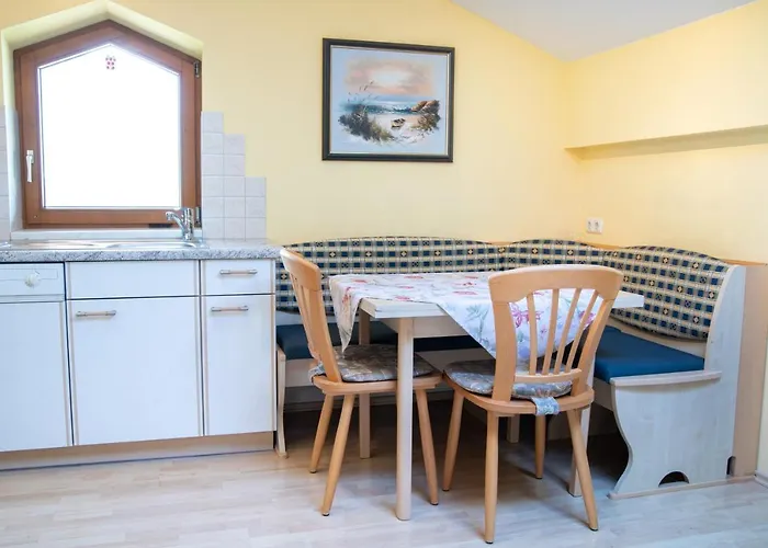 Gaestehaus Kuebler Pansiyon Haus im Ennstal