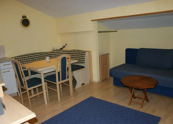 Gaestehaus Kuebler Pansiyon Haus im Ennstal